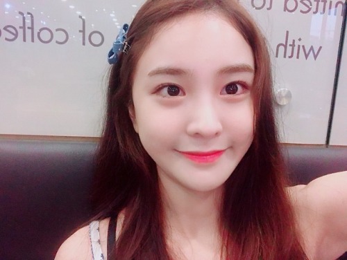 fy-nahyun:180717. @SONAMOO_Nahyun: 너무 덥죠그럴땐 저 처럼 마니마니 드세요배가 든든해야 더위와 싸울 수 이똬!‍♀️(볼빵빵, 배빵빵) https://t