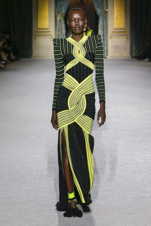 flowersandfutures:Balmain’s latest collection is super-futuristic, and strikes me as very sola