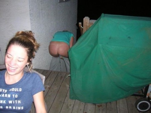 Girls peeing drunk and women piss outdoors