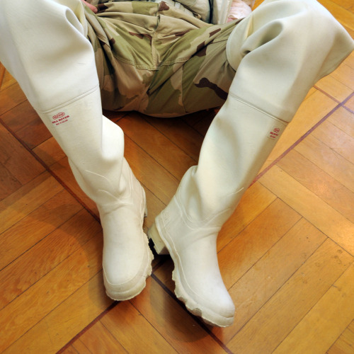 gummistiefeltraeumeworld: Geile weiße Waders / Hot white waders ! Es sind wohl DUNLOP