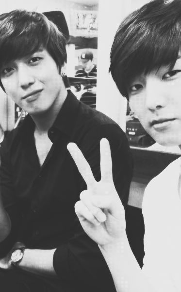 CNBLUE selcas <3