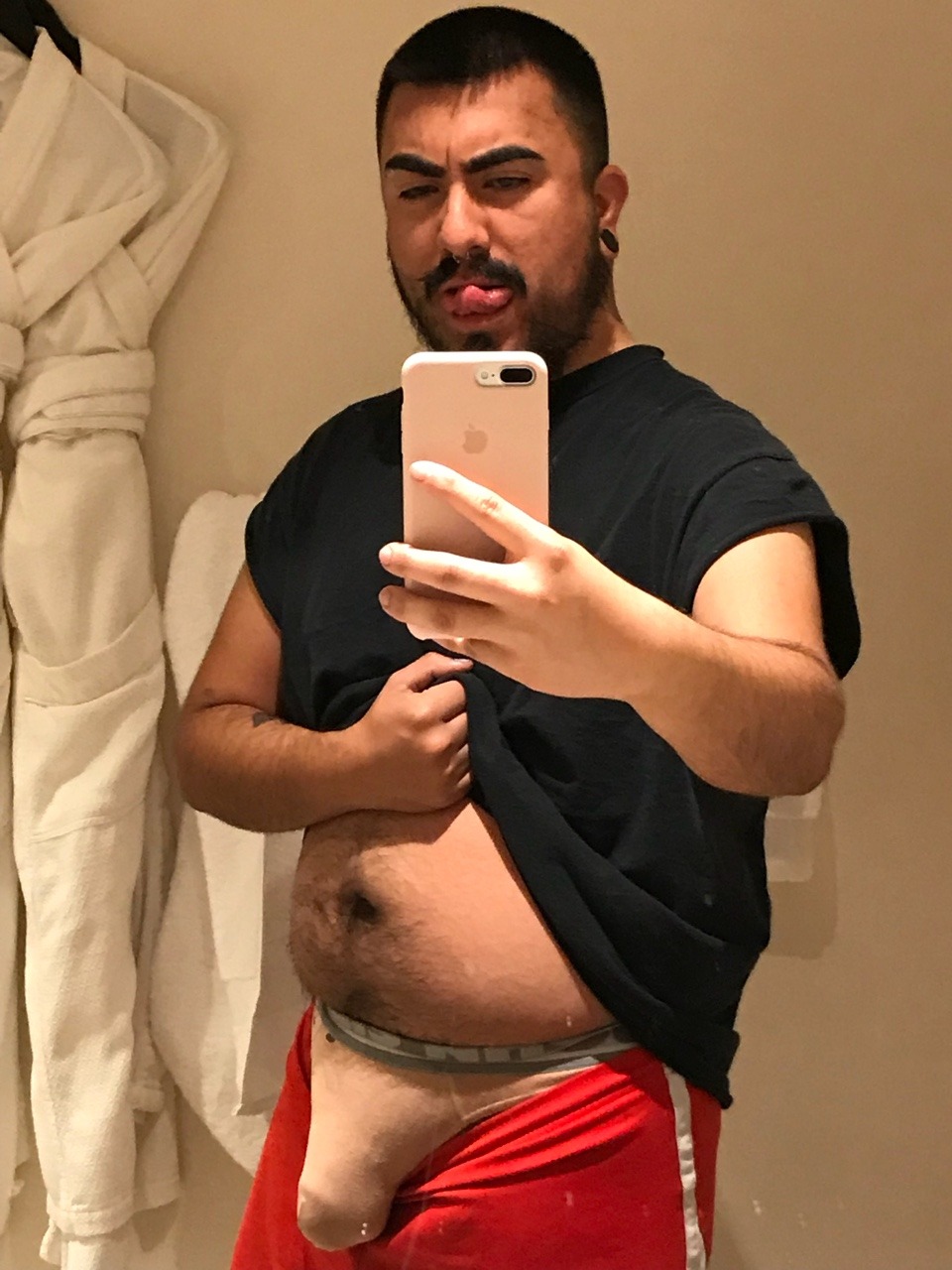 cheesygorditocrunch:  Waking up with balls loaded in Vegas. Thinking of the holes