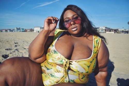 candicekellyxo:  thecharvelle:  alongcameabutterfly:  it’s bananas: an autobiography[thebutterflyeffect}  Bruhhh, Simone always gives me life 😍😍  😍👅