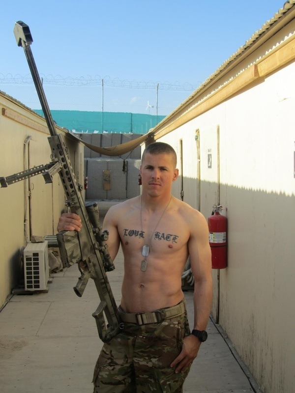 row2ski:  realmenstink:  HOTTIE WITH A BIG GUN !!!  Row2ski.tumblr.com 