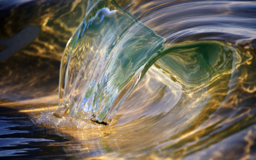 awkwardsituationist:deb morris specialists in photographing tiny waves - three to thirty centimeters