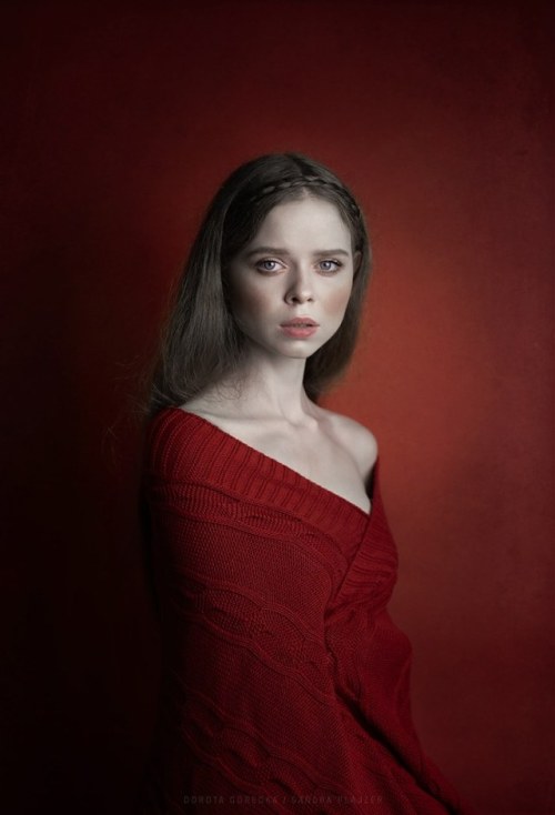 Flickr: Red by gorecka https://www.onlythebestportraits.com/post/24852/