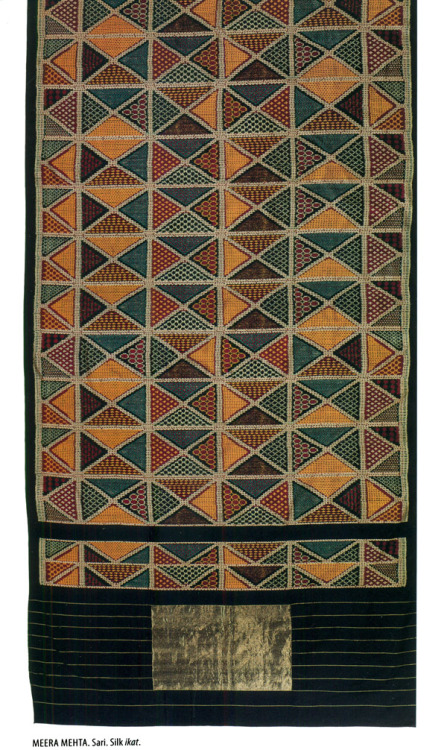 UnfoldingContemporary Indian TextilesMaggie Baxter Niyogi Books, New Delhi 2015, euro 85,50&a