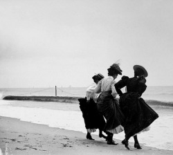 vintageeveryday:  Women hiking their skirts at the shoreline of the beach in Averne, Queens, New York, 1897. 