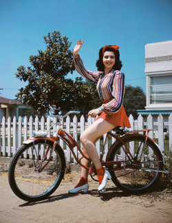 vintagegal:  Ann Miller c. 1940s