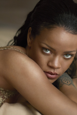 kesha-rose:  Rihanna for Vogue, April 2016.