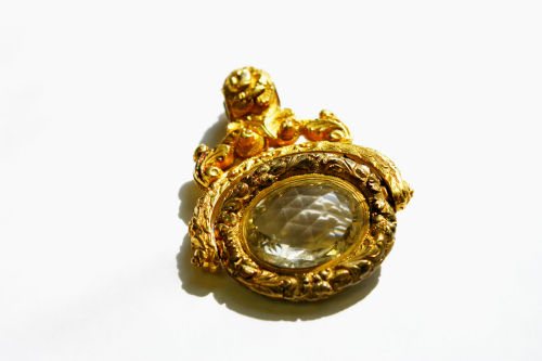 theclothingproject:Collection’s Highlight: Aaron Burr’s Watch Fob I was very surprised to find out t