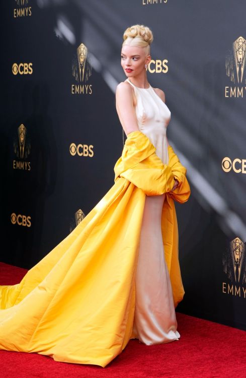 picsforkatherine: Anya Taylor-Joy at the 73rd Primetime Emmy Awards