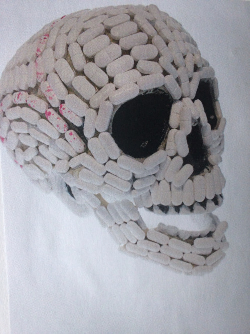 6ag:  obsessedwithskulls:  Pill skull by Keiran Minshall.  I’m listening 