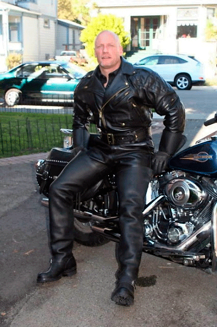 bondsir:  From BondSir’s Stash…. .