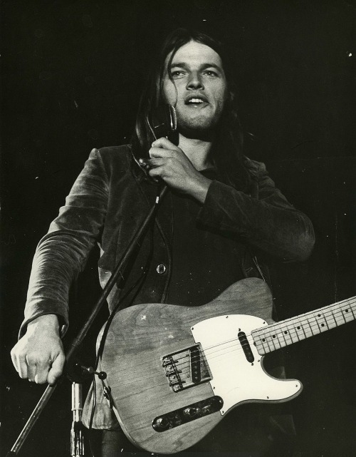 more-relics:David Gilmour Pink Floyd, Fête de l'Humanité. Vincennes, 12 septembre 1970.