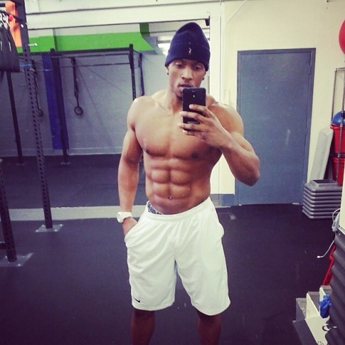 blkbugatti:  hoodsworld:  James Johnson  Abs 