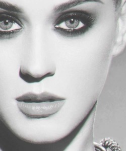 famousstuff:  Katy, she will hypnotize you 