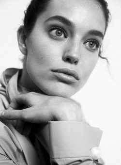 sosuperficial:  Emily DiDonato by Natth Jaturapahu for Vogue Thailand, December 2017.