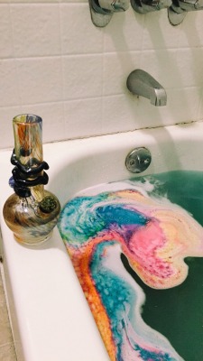 slightly-fading:  the experimenter by lush 💖💚❤️💛