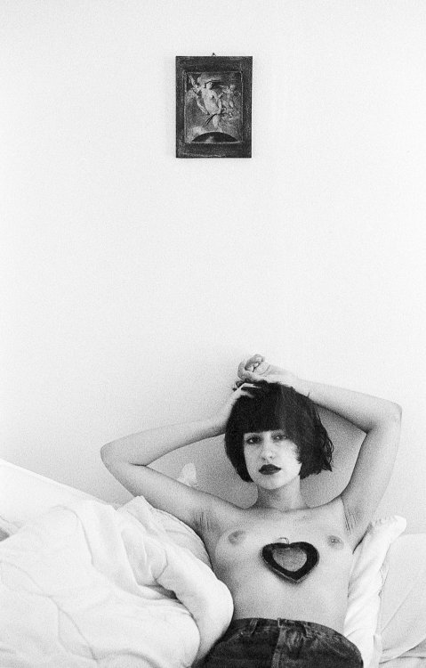 cinebulle:  Mélanie Canon A1 - Hp5 + Rodinal