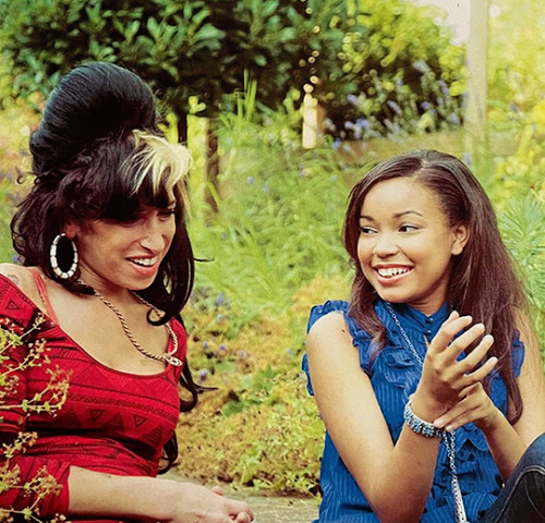 Amy Winehouse with her goddaughter, Dionne Bromfield, 2009  