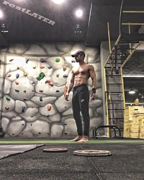 hotnsexymale:  Yuvraj Thakur : goo.gl/photos/9SUpgK8Y5u3n4B886    IndianGayCams.com - Horny 