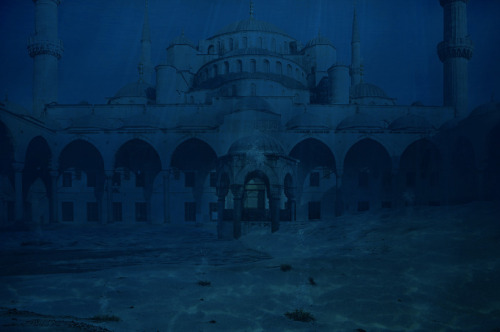 jeroenapers:United Land. Apocalyptische fotomontages van Francois Ronsiaux, wanneer de wereld verandert in Waterworld. Read More