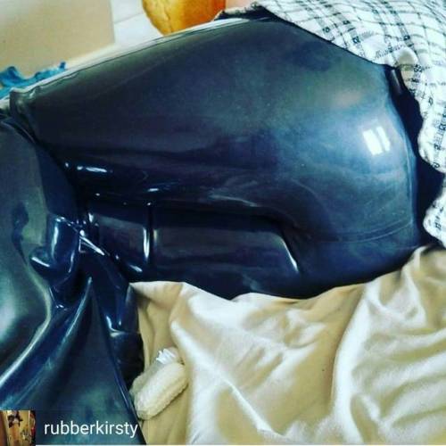 Credit to @rubberkirsty : Shiny Thursday Love these latex hipsters from @honourclothing Shame there 