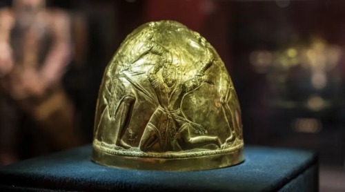 blueiskewl:Russians Looted Priceless Artifacts From Museums in Mariupol and Melitopol The heist star