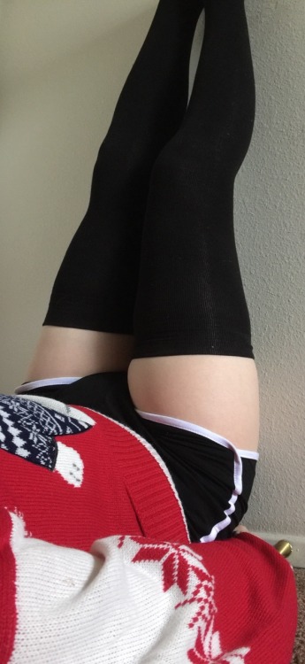 tenaciouscurves: Merry Christmas! I couldn’t just let it pass without getting you guys somethi