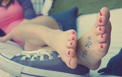 feet-art: Chucks und barfuss. I love it