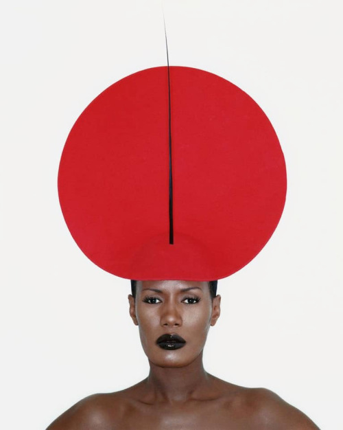 design-is-fine: Grace Jones, wearinf Philip Treacy, photos by Kevin Davies. “I design hats to enhanc