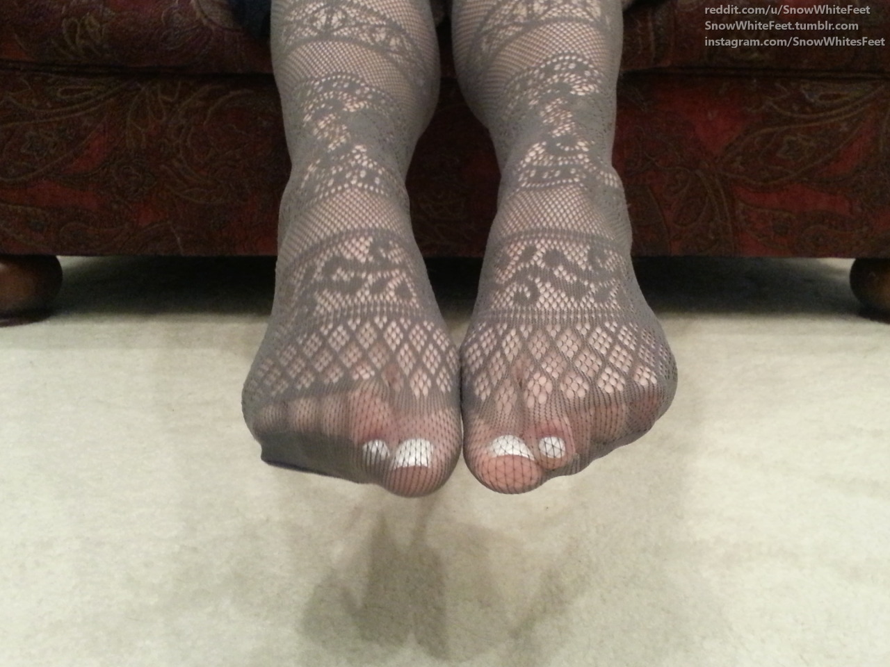 snowwhitefeet:  The tights were a lovely gift  ♥   These are the photos I took