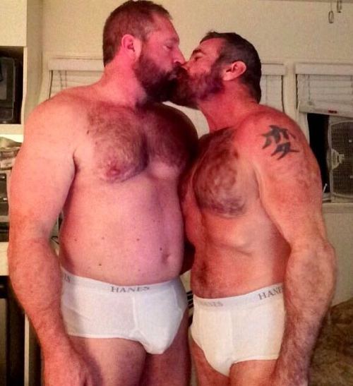 fhabhotdamncobs:  walwin1:  (via TumbleOn)kisses after manscaping     W♂♂F     (WARNING!   No “Pretty Boys” here.)  