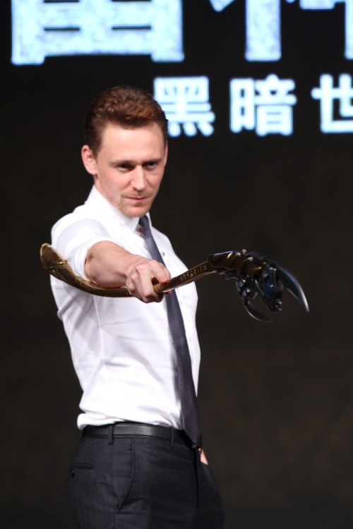 torrilla:  Tom Hiddleston attends ‘Thor: The Dark World’ press conference at Yintai Centre on October 11, 2013 in Beijing, China [HQ] 