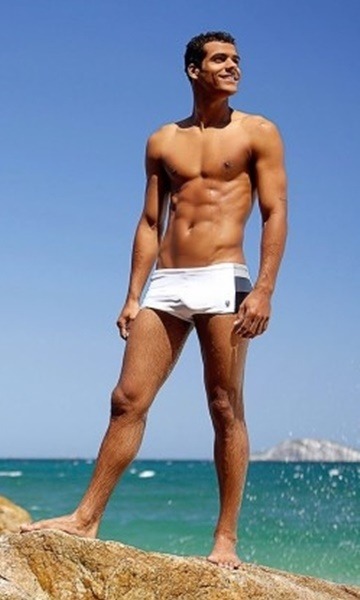 male-and-others-drugs:   Marcelo Melo Jr naked