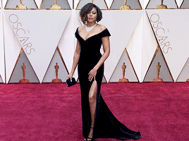 stephen-amell:Taraji P. Henson arrives on the red carpet at The Oscars 2017.