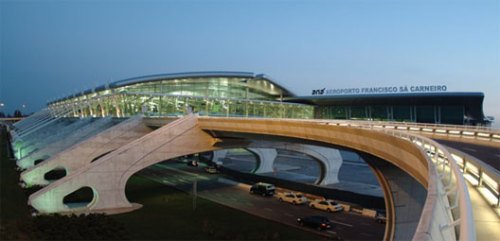 Aeroporto Francisco Sá Carneiro, Porto, Portugal: Norman Foster, seating system Airline for vitra, 1