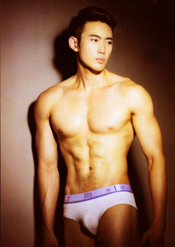 yumyumasianhunks:  yum yum Asian hunks. check out my blog