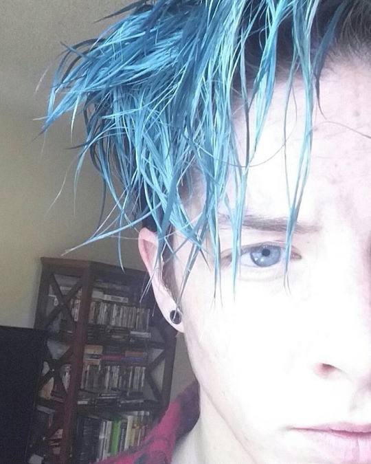 fuckyeahtranspride:  Dax | 22 | LA | Always looking for more friends.