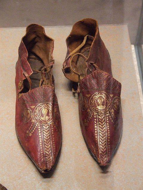 ancientorigins:12th-century pointed Byzantine shoes. British Museum of Art.