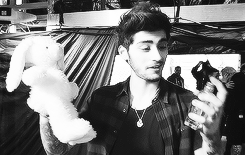 zaynsharold:  Zayn Malik → You &amp; I Fragrance Backstage Video [x] 