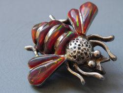 thevintaquarian:  Red opal bee, Victorian
