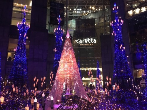 shoku-and-awe: Made it back to the light show at Caretta Shiodome before it closed. I’m happy 