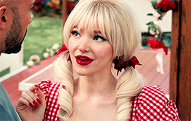 dove cameron schmigadoon dove cameron schmigadoon