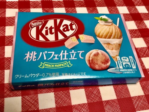 Saw a new KitKat at the convenience store the other day - peach parfait edition. It does have a swee