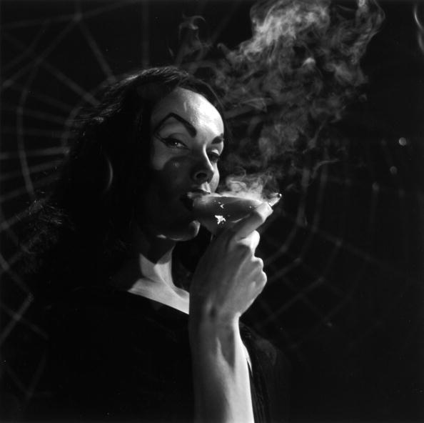 monsterserial:  Vampira! 