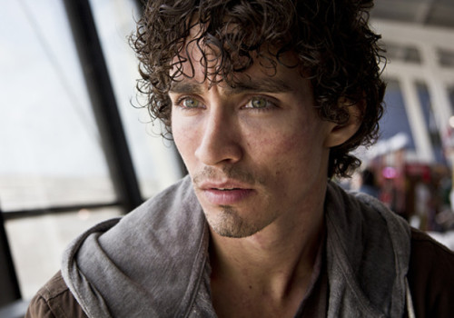 tu-paraisogay:  Robert Sheehan 