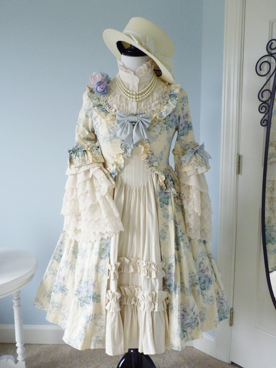 country-mouse:  One of the biggest lolita tragedies is to have the perfect coordinate