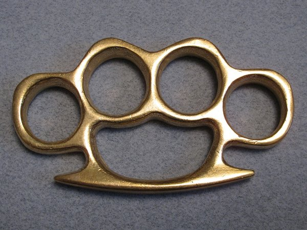 damiansalizar: scope-dogg:  the-changelingx:  Why do brass knuckles look like little
